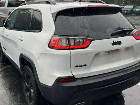 Used 2019 Jeep Cherokee Latitude Plus AWD/4WD image 2