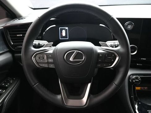 Used 2025 Lexus NX 250 FWD w/ Towing Package (2000 Lbs) image 16