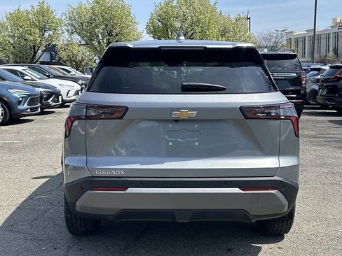 Used 2025 Chevrolet Equinox LT image 3