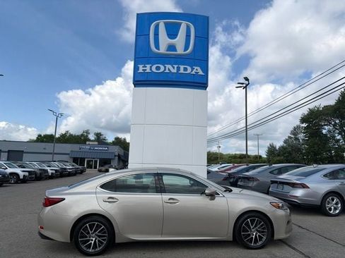 Used 2016 Lexus ES 350 w/ Luxury Package w/Wood Trim FWD image 1