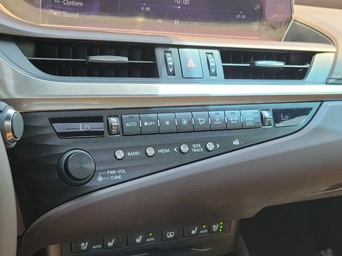 Used 2020 Lexus ES 350 Ultra Luxury w/ Accessory Package 2 FWD image 29