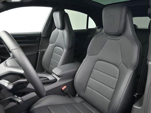 New 2026 Porsche Macan Electric RWD image 5