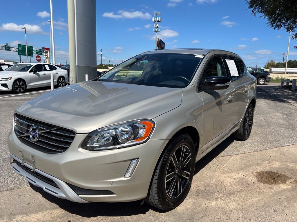 Used 2017 Volvo XC60 T5 Dynamic w/ Advanced Package AWD/4WD image 3