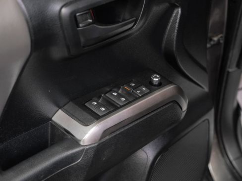 Used 2017 Toyota Tacoma SR5 image 37