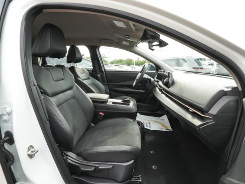 Used 2024 Nissan Ariya AWD image 37
