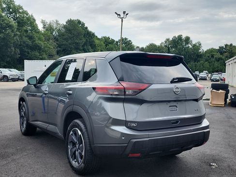 Used 2024 Nissan Rogue SV FWD image 3