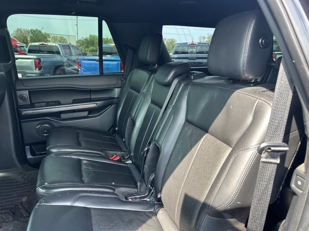Used 2019 Ford Expedition XLT w/ Equipment Group 202A AWD/4WD image 33