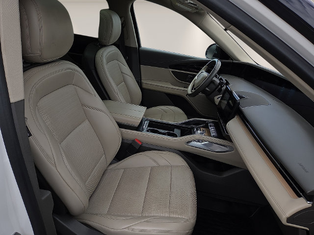 Used 2025 Lincoln Nautilus Reserve AWD/4WD image 16