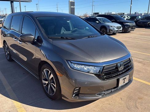 Used 2023 Honda Odyssey Touring image 1