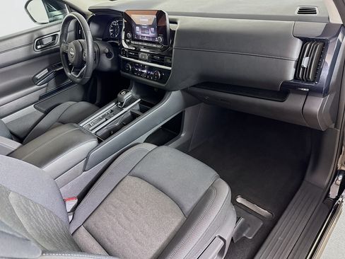 Used 2025 Nissan Pathfinder SV FWD image 36