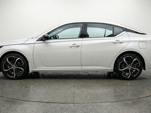 Used 2025 Nissan Altima 2.5 SR FWD image 5