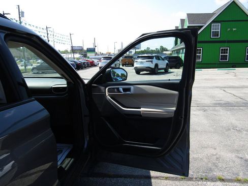 Used 2023 Ford Explorer XLT w/ Equipment Group 202A AWD/4WD image 23