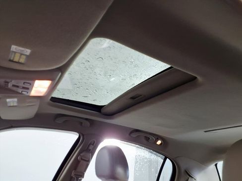 Used 2004 Lincoln Town Car Ultimate image 17