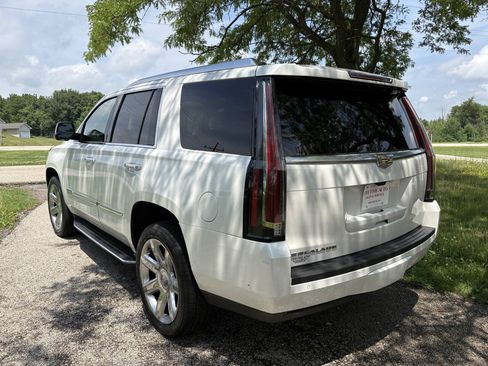 Used 2017 Cadillac Escalade Luxury AWD/4WD image 3