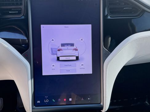 Used 2020 Tesla Model X Long Range image 10