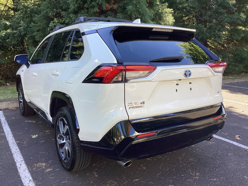 Used 2021 Toyota RAV4 SE w/ Weather & Moonroof Package AWD/4WD image 10