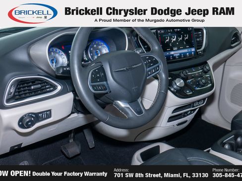 Used 2022 Chrysler Pacifica Touring-L FWD image 13
