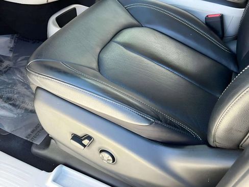 Used 2022 Chrysler Pacifica Touring-L FWD image 14