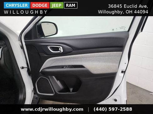 Used 2024 Jeep Compass Latitude AWD/4WD image 32