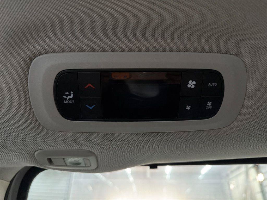 Used 2020 Chrysler Pacifica Limited FWD image 31
