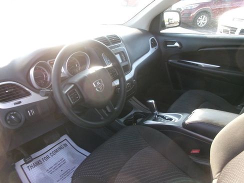Used 2019 Dodge Journey SE image 11