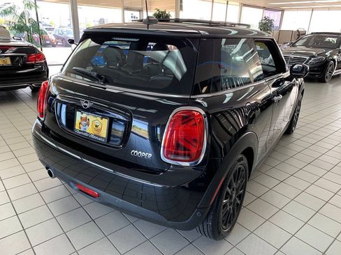 Used 2020 MINI Cooper 2-Door Hardtop FWD image 8