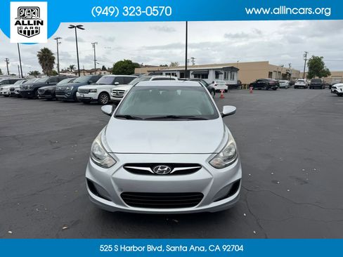 Used 2013 Hyundai Accent GS FWD image 2