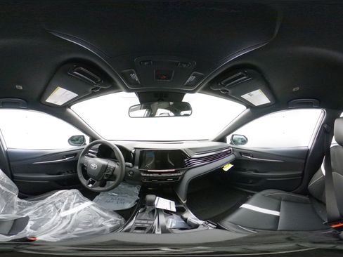 New 2026 Toyota Camry Hybrid FWD image 33