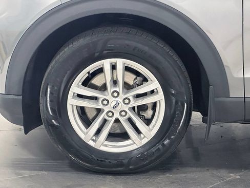 Used 2021 Ford Explorer XLT w/ Equipment Group 202A AWD/4WD image 35