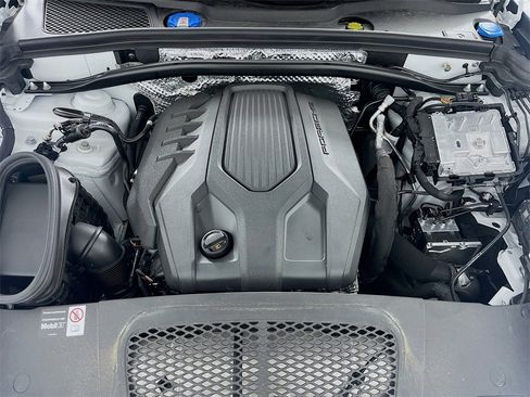 Certified 2025 Porsche Macan image 25