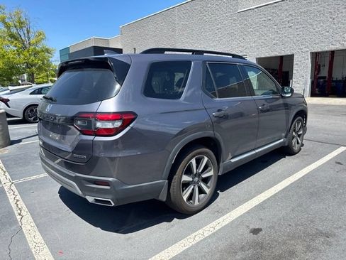 Used 2024 Honda Pilot Touring image 5