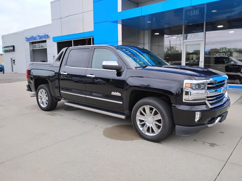 Used 2017 Chevrolet Silverado 1500 High Country w/ High Desert Package AWD/4WD image 4