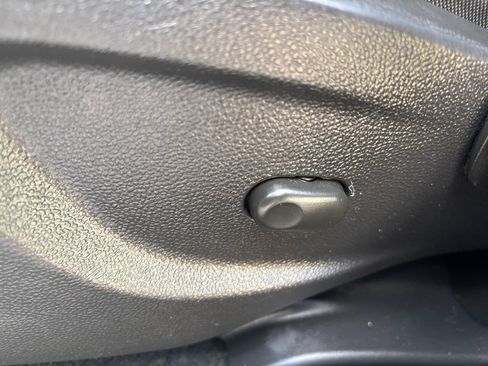 Used 2021 Chevrolet Trax LT FWD image 34