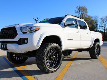 Used 2017 Toyota Tacoma TRD Sport w/ Tow Package (A/T)