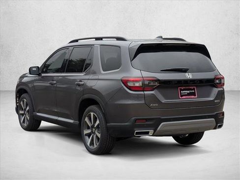 New 2025 Honda Pilot Touring image 9