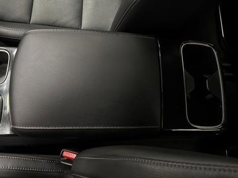 Used 2024 Kia Telluride EX w/ EX Captain's Chair Package AWD/4WD image 19