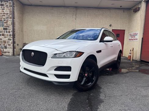 Used 2017 Jaguar F-PACE Prestige image 2