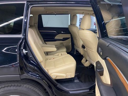Used 2019 Toyota Highlander Limited Platinum AWD/4WD image 12