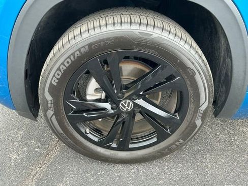 Certified 2025 Volkswagen Atlas Cross Sport SEL R-Line AWD/4WD image 9