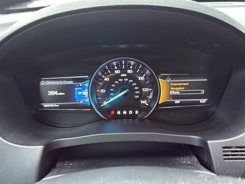 Used 2018 Ford Explorer XLT w/ Equipment Group 202A FWD image 3