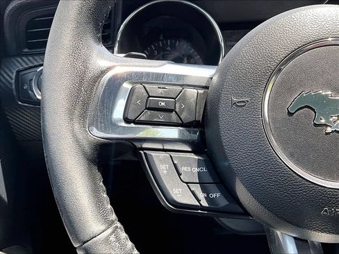 Used 2016 Ford Mustang Coupe RWD image 13