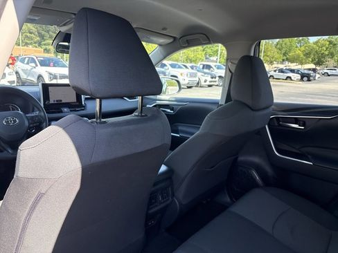 Used 2025 Toyota RAV4 XLE FWD image 16
