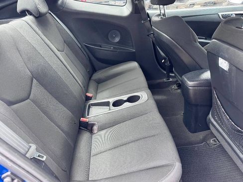 Used 2016 Hyundai Veloster FWD image 7