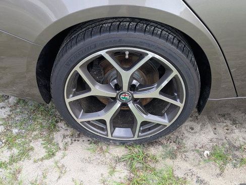 Used 2019 Alfa Romeo Giulia Ti w/ TI Performance Package RWD image 11