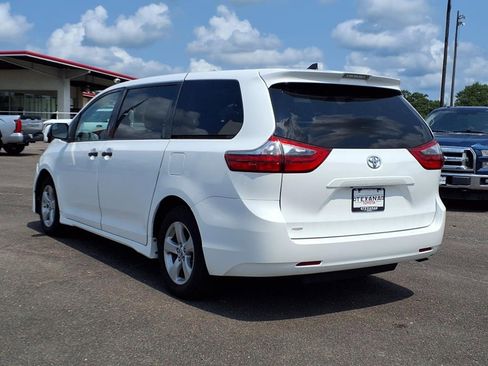 Used 2020 Toyota Sienna L image 5