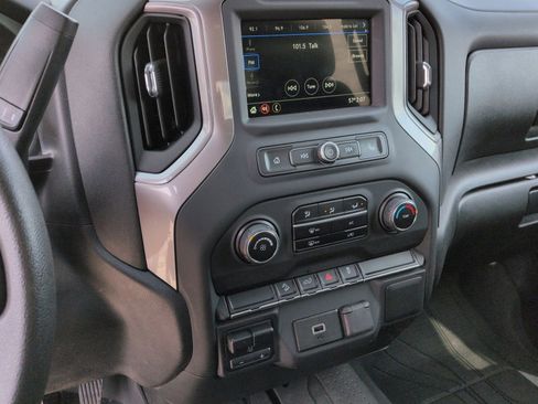 Used 2019 Chevrolet Silverado 1500 Custom Trail Boss AWD/4WD image 28