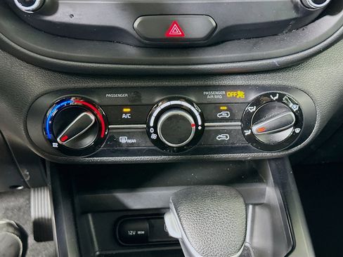 Used 2025 Kia Soul LX w/ LX Technology Package FWD image 23