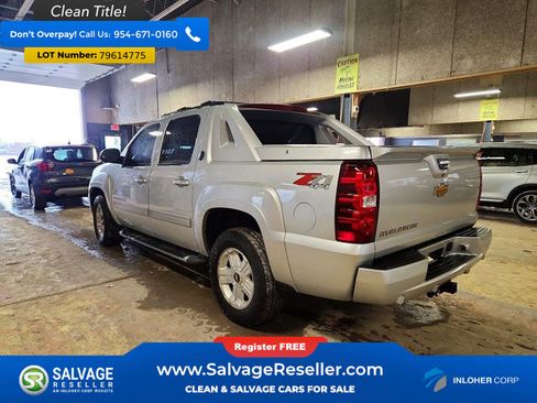 Used 2013 Chevrolet Avalanche LT image 3