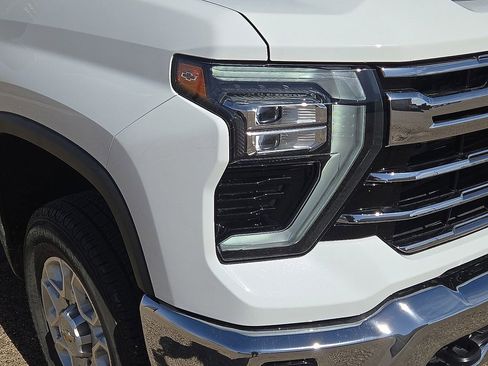 Used 2024 Chevrolet Silverado 2500 LTZ image 9