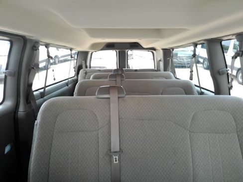 Used 2025 Chevrolet Express 3500 LT w/ LT Preferred Equipment Group RWD image 7